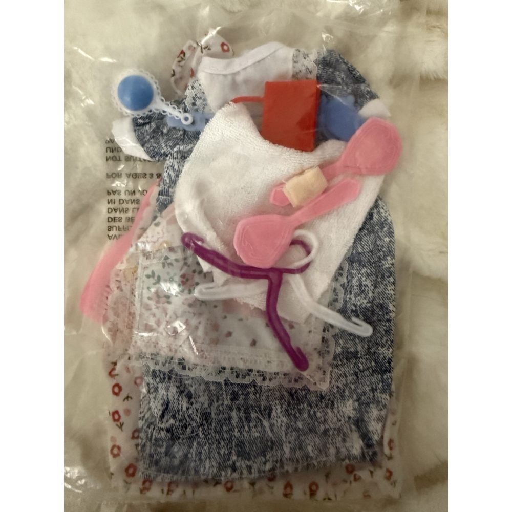 NEW In Sealed Package 1992 Pregnant Barbie Karen 2 Dresses,Baby Items,Comb,Brush